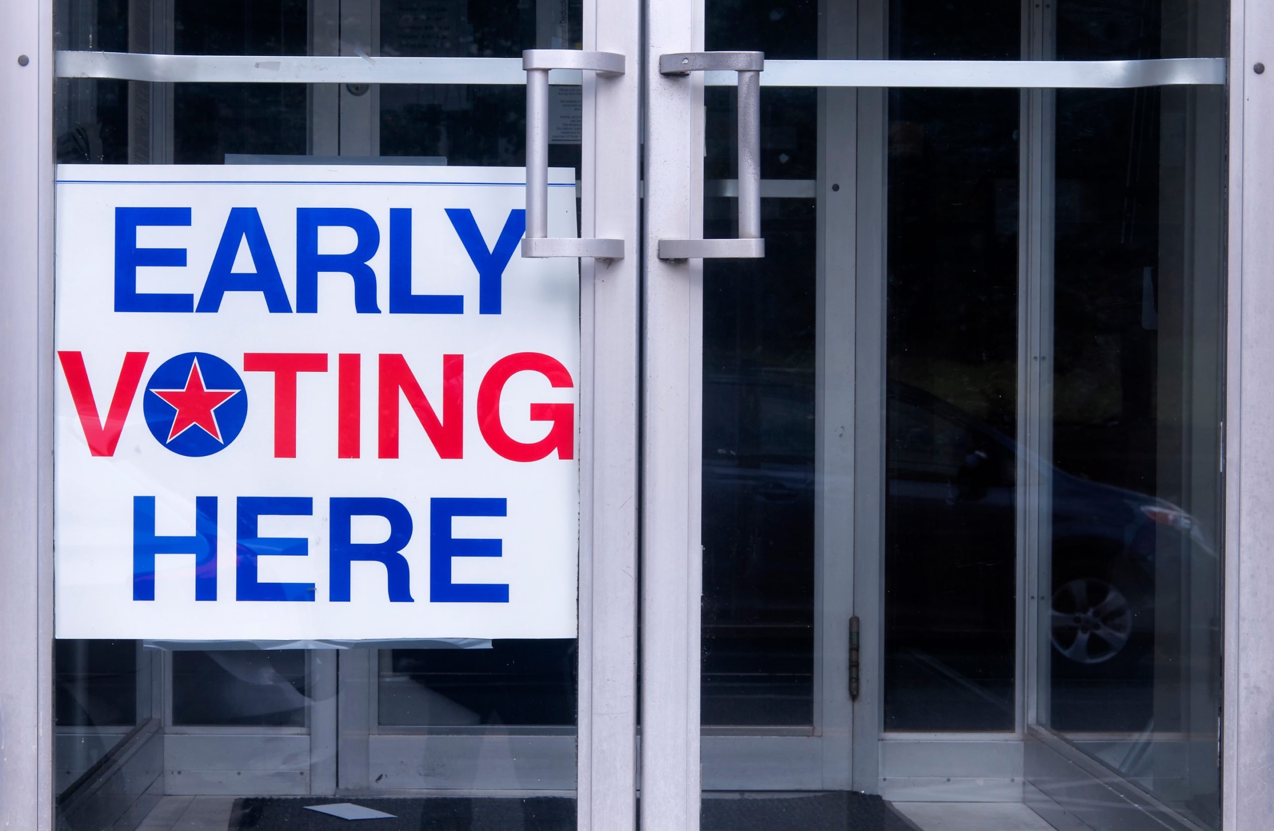 Early voting sign on a door
